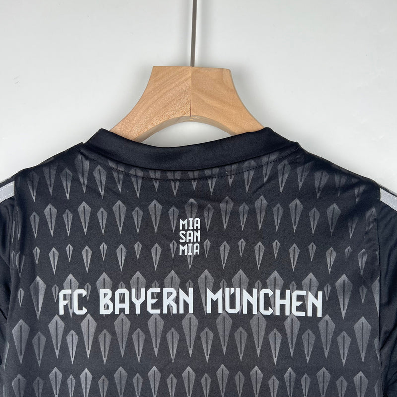 CONJUNTO INFANTIL BAYERN MUNIQUE II 23/24