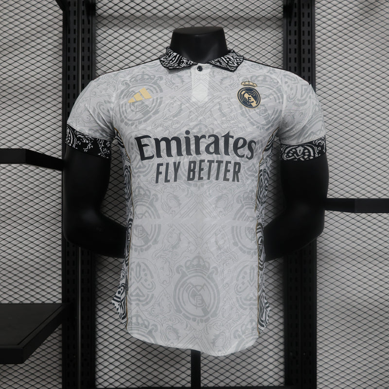 CAMISA REAL MADRID EDIÇÃO LIMITADA BRANCA 24/25 HOMEM (VERSÃO DE JOGADOR) 