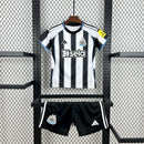 NEWCASTLE I 25/26 CONJUNTO INFANTIL