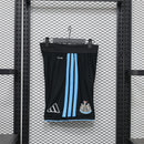 PANTALÓN CORTO NEWCASTLE LOCAL 26/27 (VERSIÓN JUGADOR)